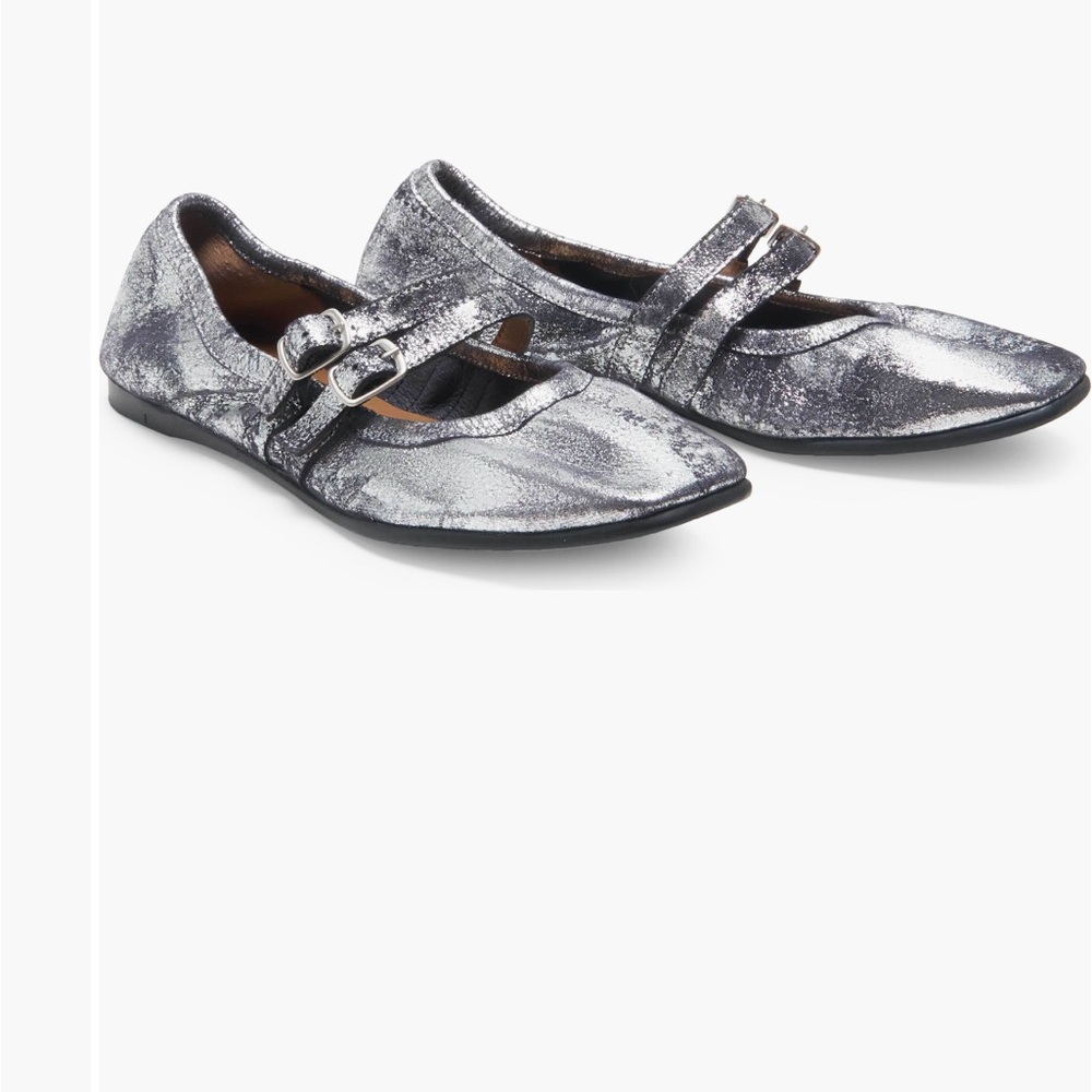 Size 8 Free People Gemini ballet flats in distressed silver